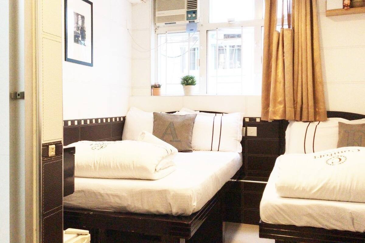 Driepersoonskamer | Een minibar, een kluis op de kamer, gratis wifi