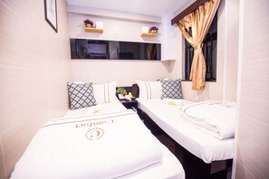 Minibar, in-room safe, free WiFi - Happy Bee Hostel (Kowloon)