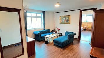 Phòng Executive | Khu phòng khách | TV 32-inch có truyền hình cáp