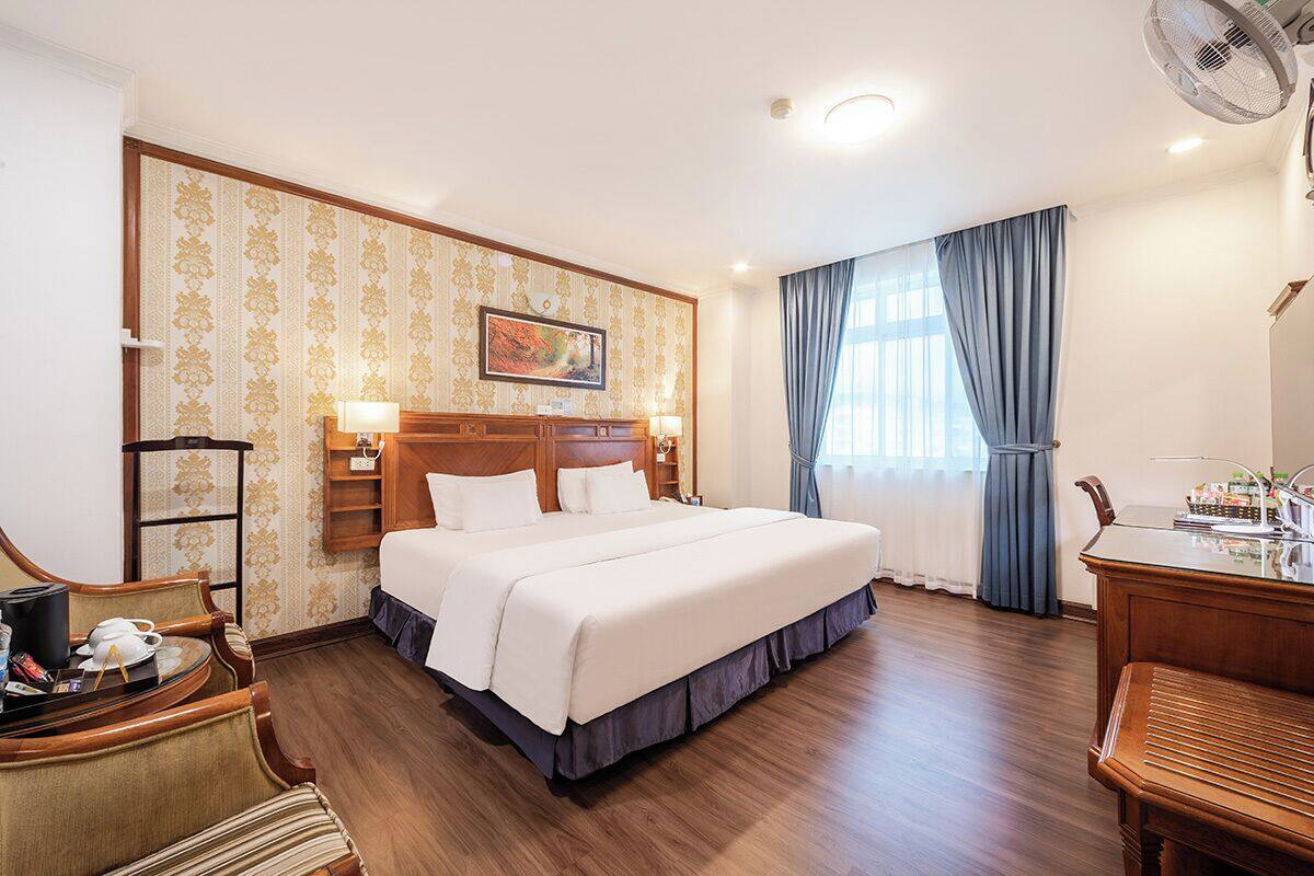 Deluxe Double Room, Park View | Minibar, in-room safe, blackout curtains