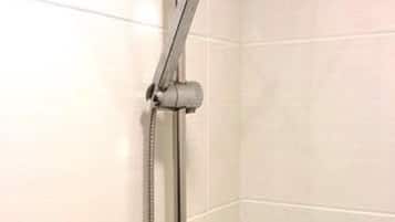 Ducha del cuarto de baño