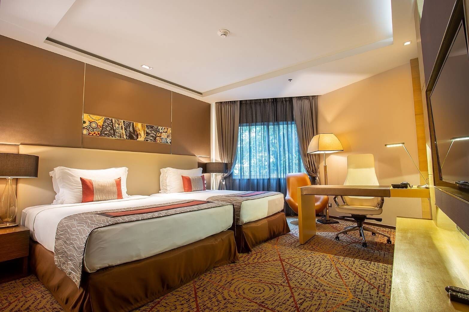 executive suite  | premium bedding, minibar, in-room safe, free wifi