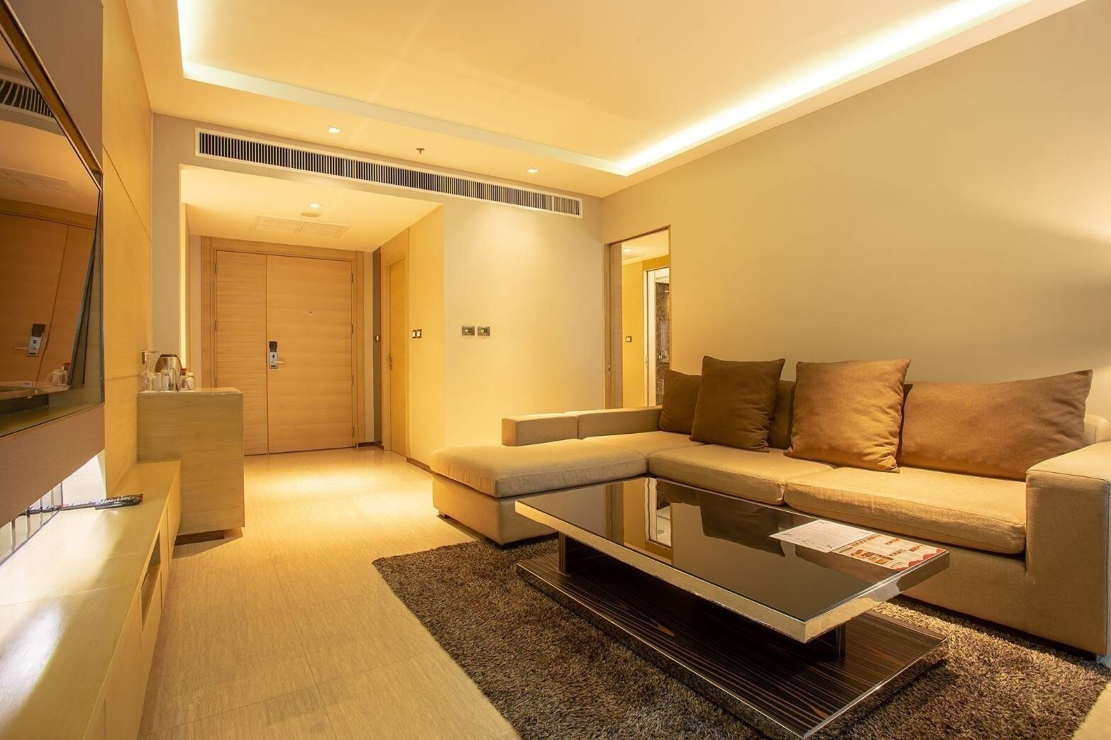 executive suite  | premium bedding, minibar, in-room safe, free wifi