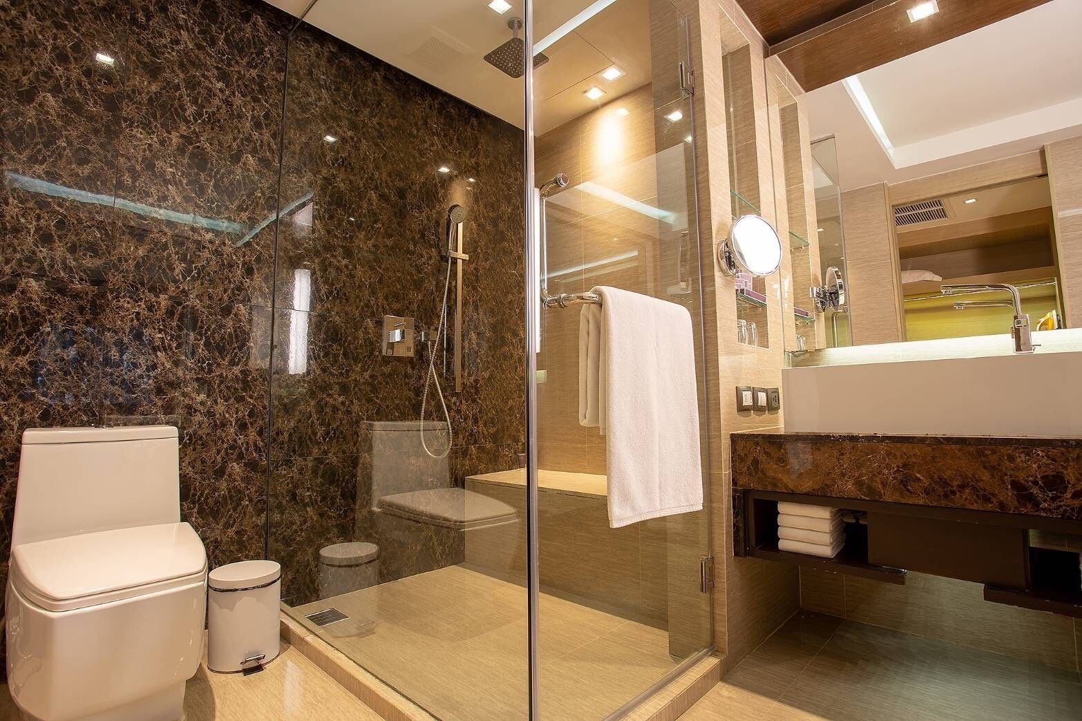 executive suite  | premium bedding, minibar, in-room safe, free wifi