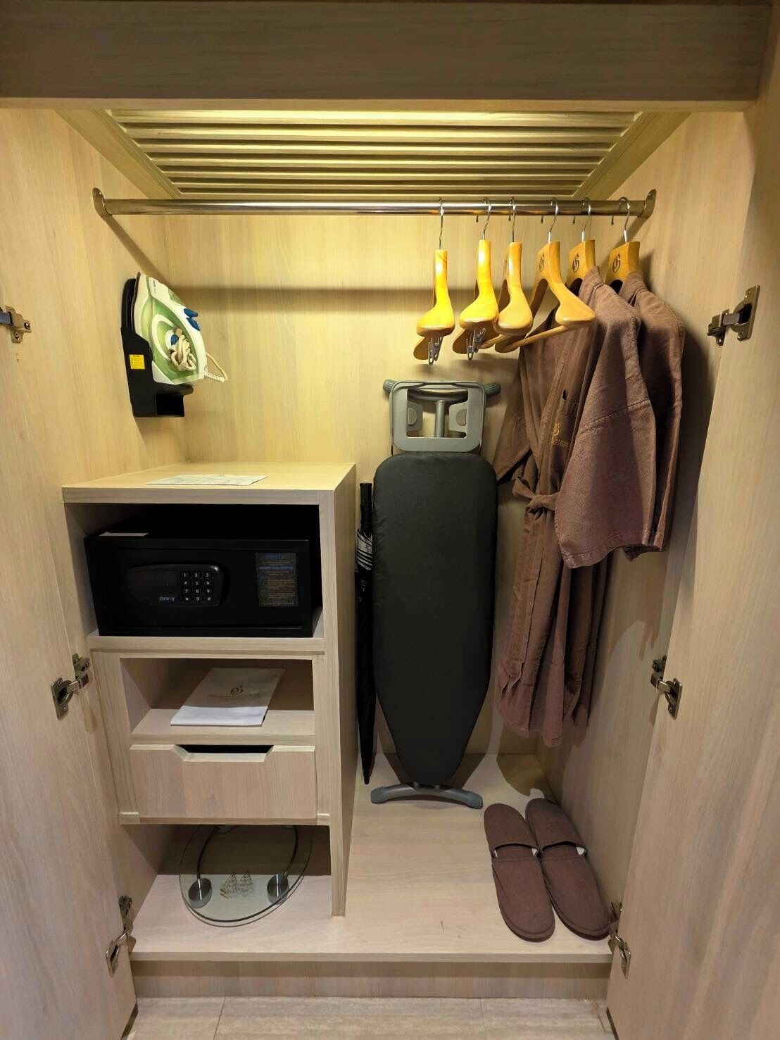 premium bedding, minibar, in-room safe, free wifi