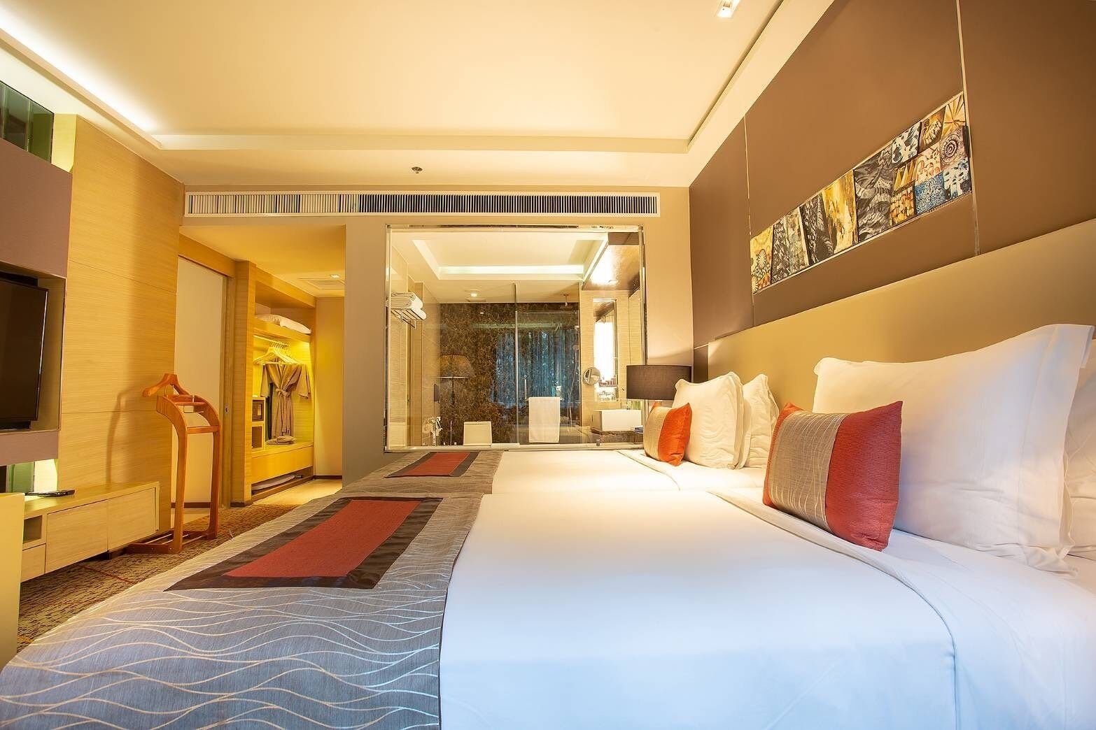 executive suite  | premium bedding, minibar, in-room safe, free wifi