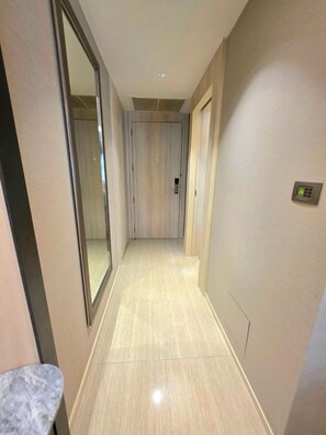Ropa de cama de alta calidad y minibar 