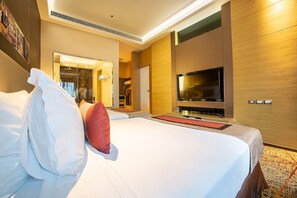 Premium bedding, minibar, in-room safe, free WiFi - Graceland Bangkok Hotel (Bangkok)
