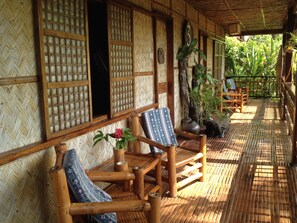 Deluxe Quad (Non Air con -Fan Room, Cold Shower) | 露台/庭院