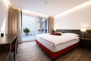 Double Room, Annex Building (Small) | Peralatan tempat tidur hipoalergenik, gebar bulu kapas, bar mini 