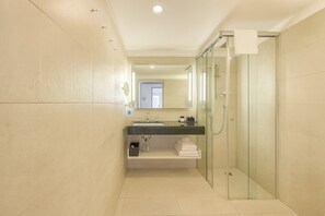 Doppelzimmer, 1 Doppelbett | Badezimmer