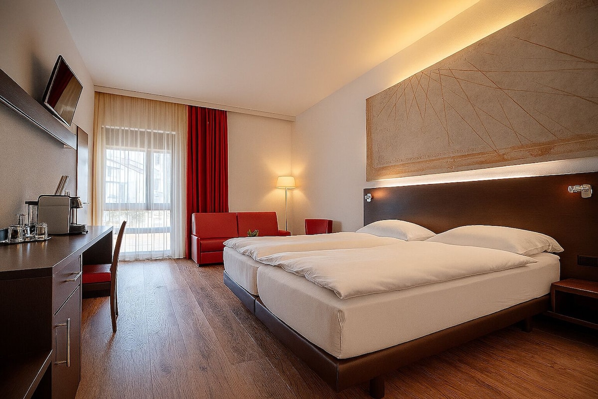 Habitación Confort doble | 1 dormitorio, ropa de cama hipoalergénica, edredones de plumas y minibar