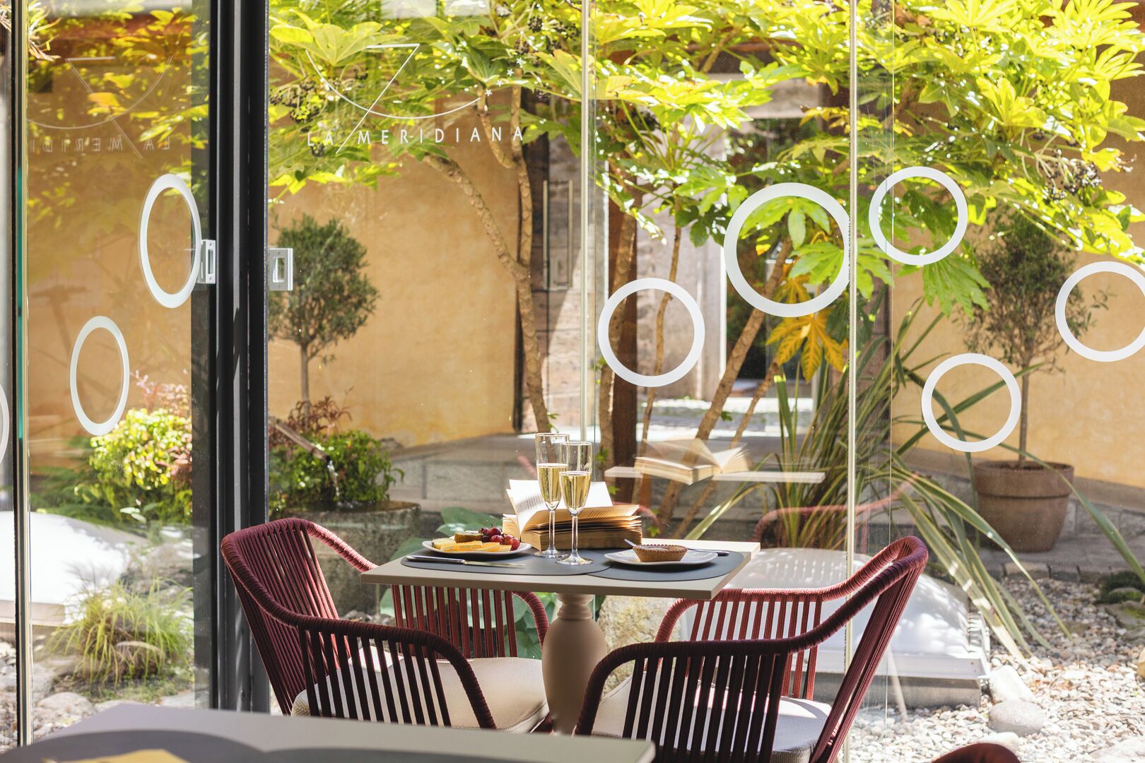 Tägliches Frühstücksbuffet (25 CHF pro Person)