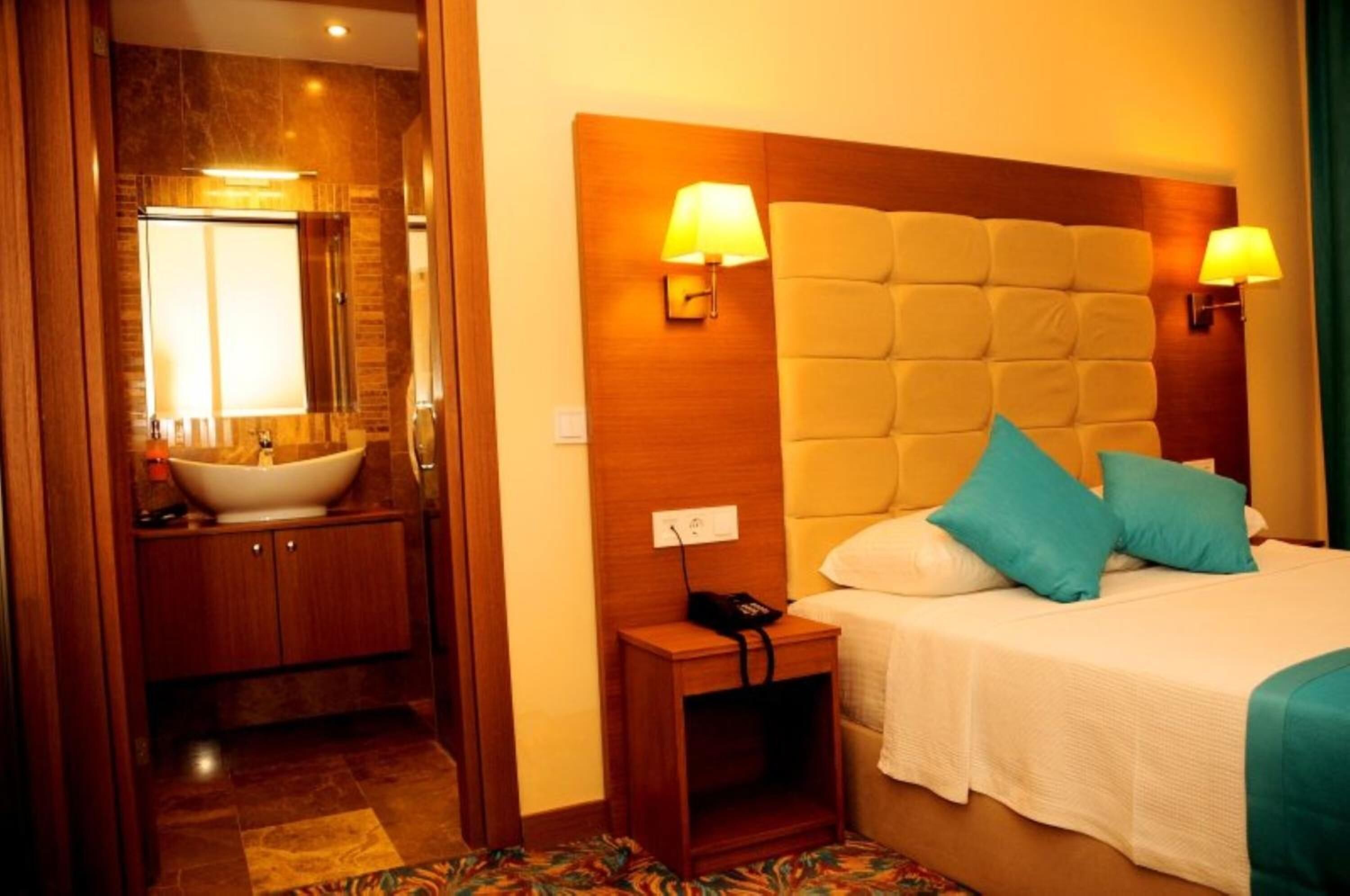 minibar, in-room safe, free wifi, bed sheets