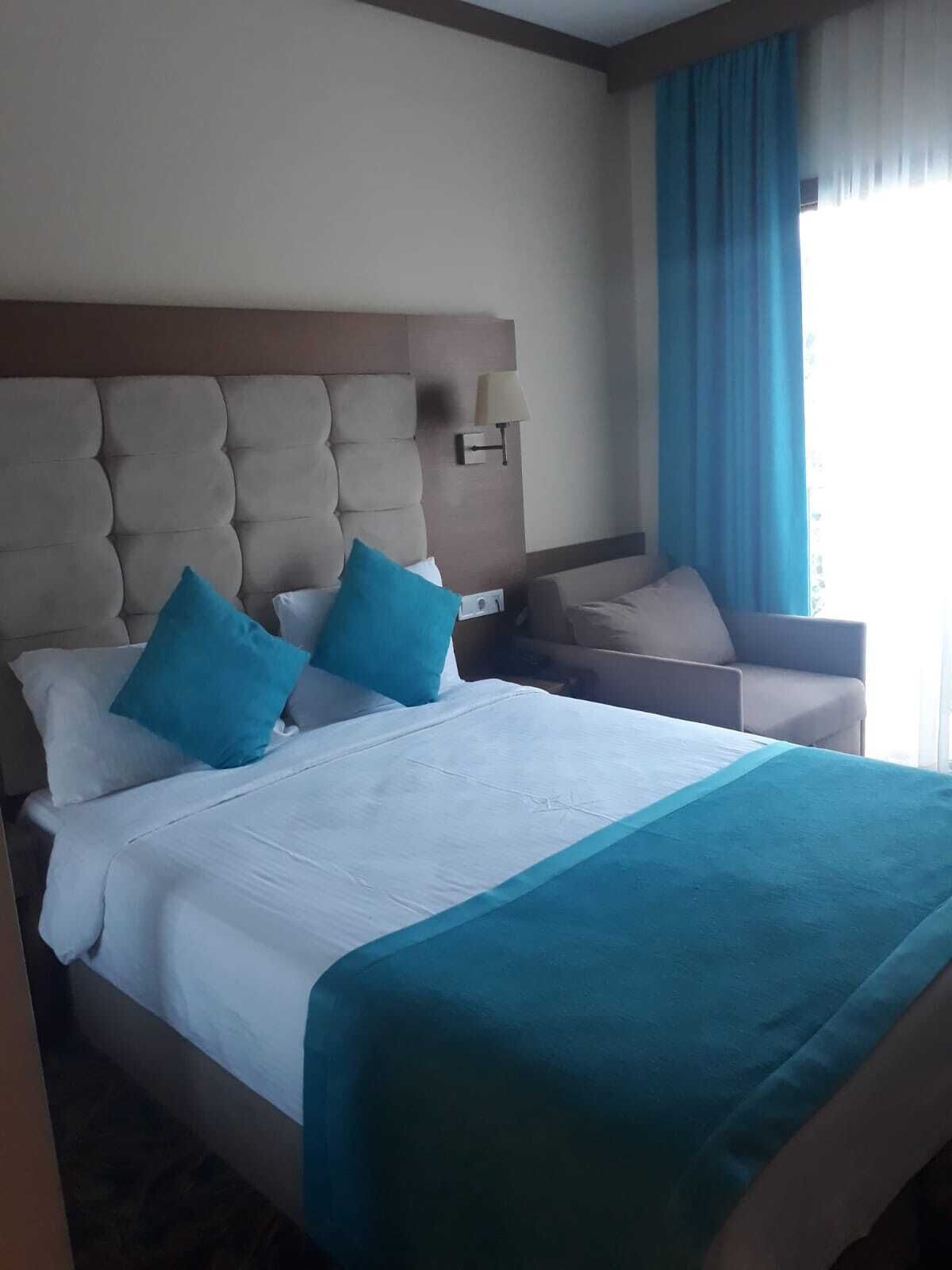 standard double room | minibar, in-room safe, free wifi, bed sheets