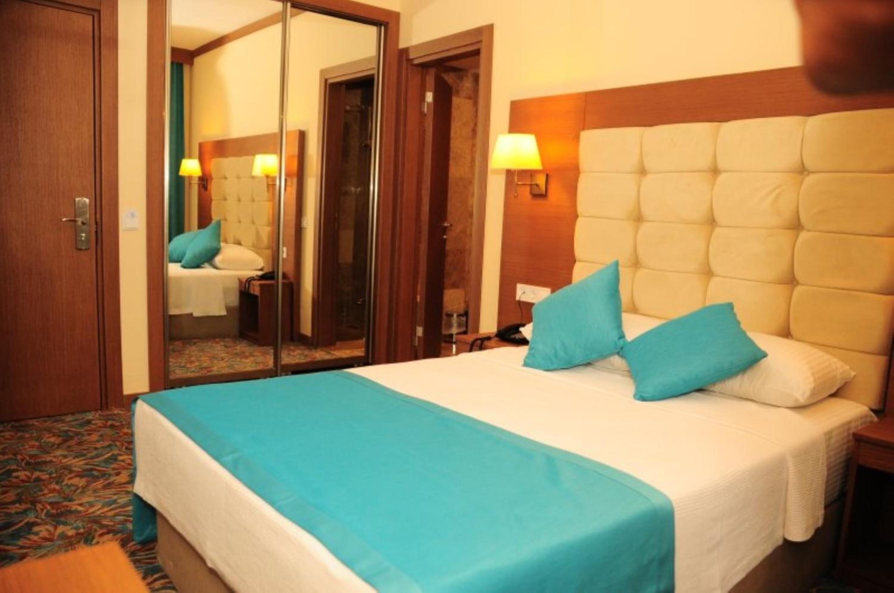 minibar, in-room safe, free wifi, bed sheets