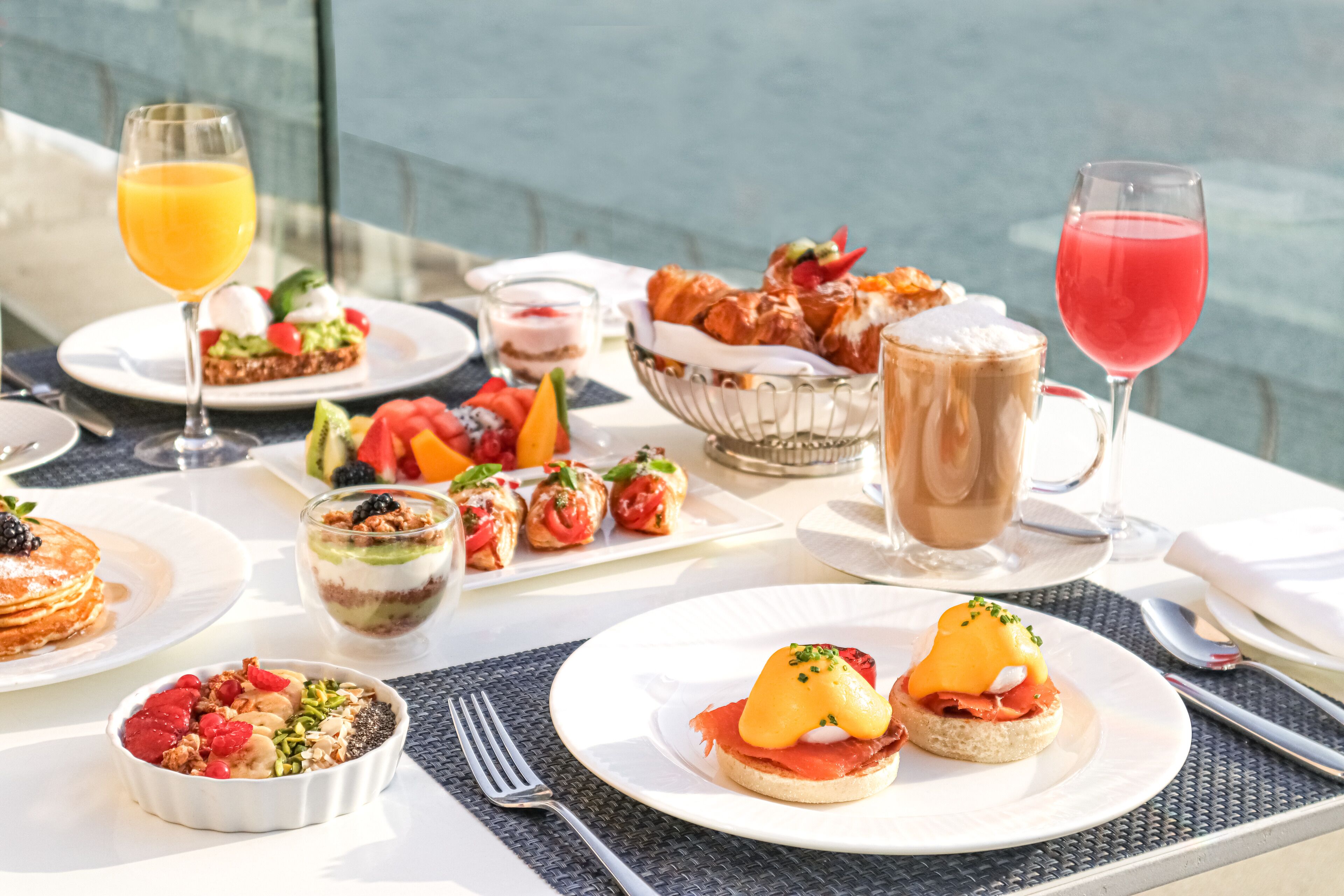 Esmorzar diari d'estil bufet (99 AED per persona) 