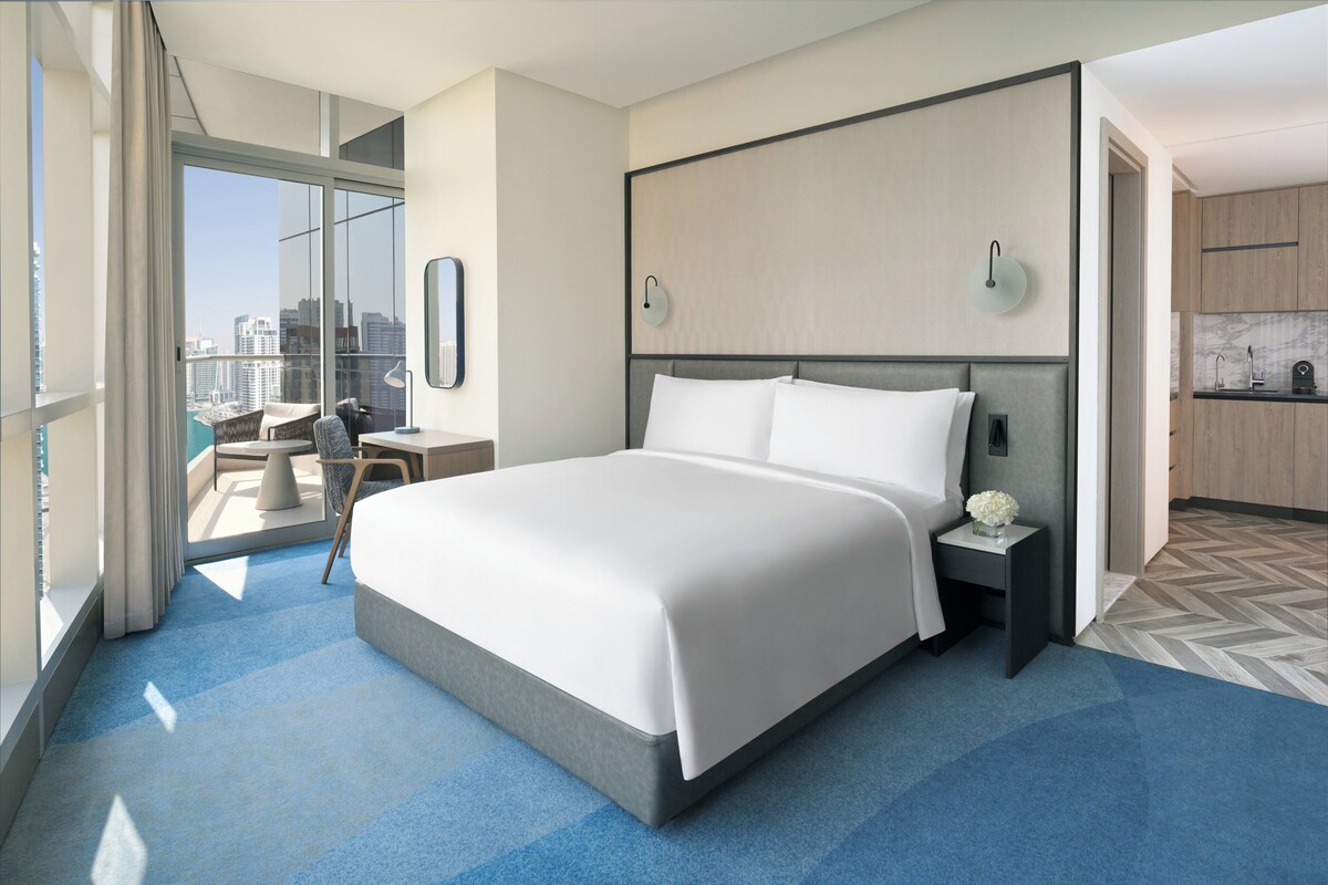 Premium bedding, minibar, in-room safe, desk