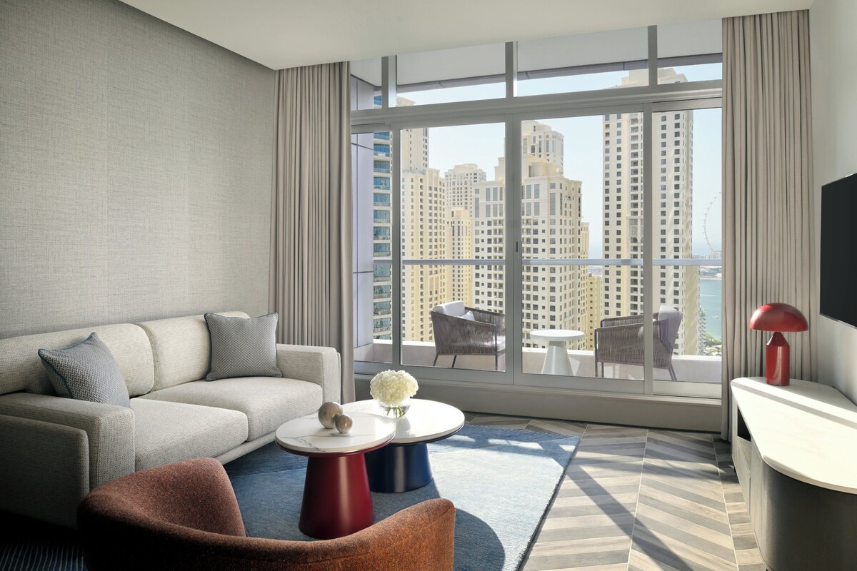 Premium bedding, minibar, in-room safe, desk