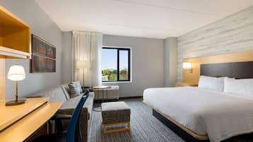 Studio, 1 King Bed | 1 bedroom, laptop workspace, blackout drapes, iron/ironing board