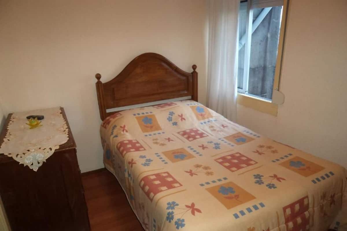 Economy eenpersoonskamer, 1 twijfelaar | Verduisterende gordijnen, gratis wifi, beddengoed