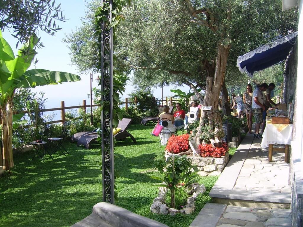 Frokostbuffé hver dag (EUR 10 per person)