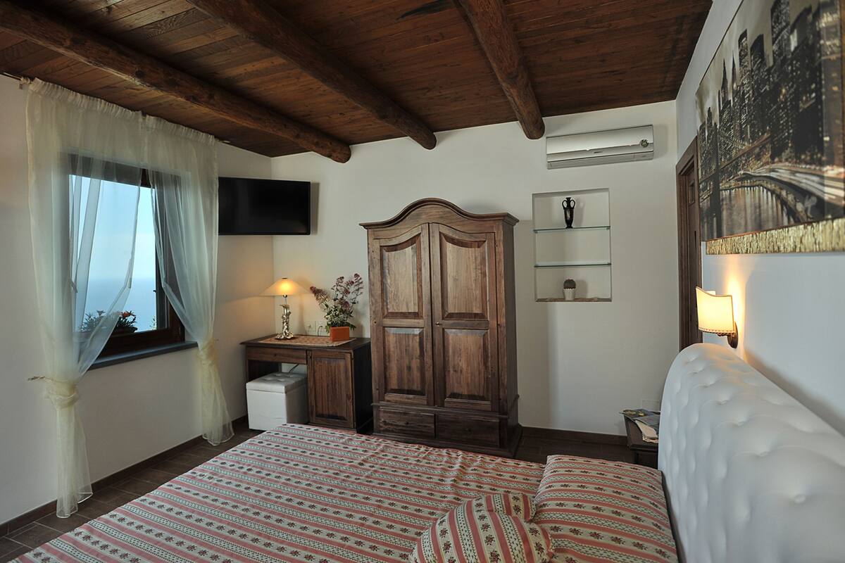 Sábanas italianas Frette, ropa de cama de alta calidad y minibar 