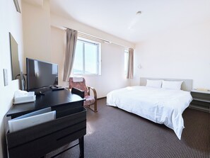 Down comforters, in-room safe, desk, laptop workspace - Uwajima Oriental Hotel (Uwajima)