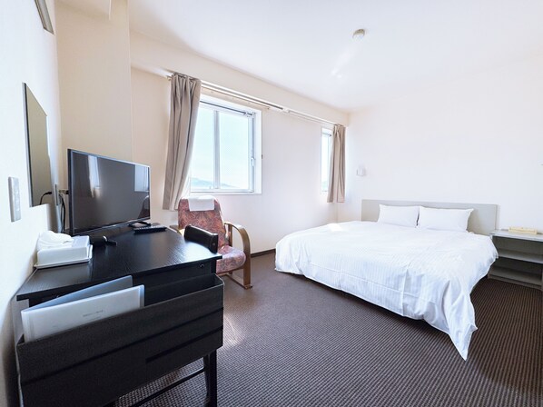 Down duvets, in-room safe, desk, laptop workspace