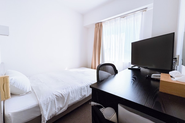 Down comforters, in-room safe, desk, laptop workspace