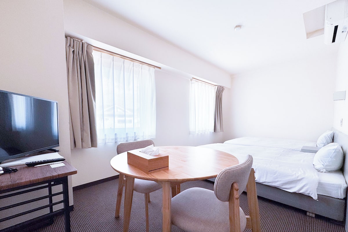 Down duvets, in-room safe, desk, laptop workspace