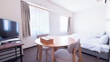 Untuvapeitot, tallelokero huoneessa, työpöytä