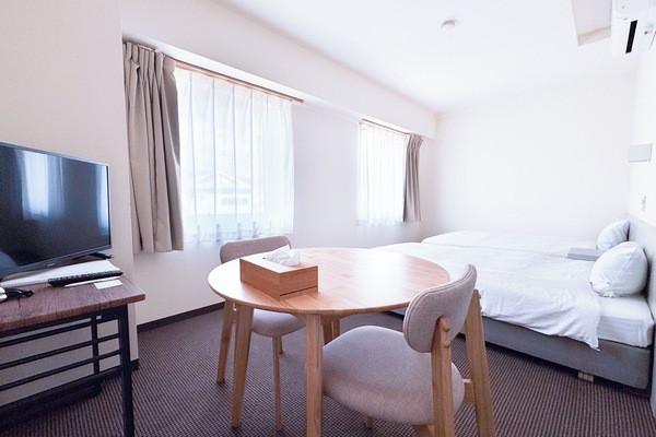 Couette en duvet d'oie, coffres-forts dans les chambres, bureau