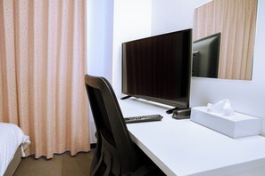 Down duvets, in-room safe, desk, laptop workspace - Uwajima Oriental Hotel (Uwajima)