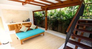 Deluxe Double Room (Gladak) | Living area | 32-inch LCD TV with cable channels, TV, DVD player - Aliya Boutique Hotel (Kerobokan)