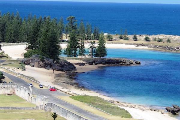 Beach nearby, white sand, beach towels