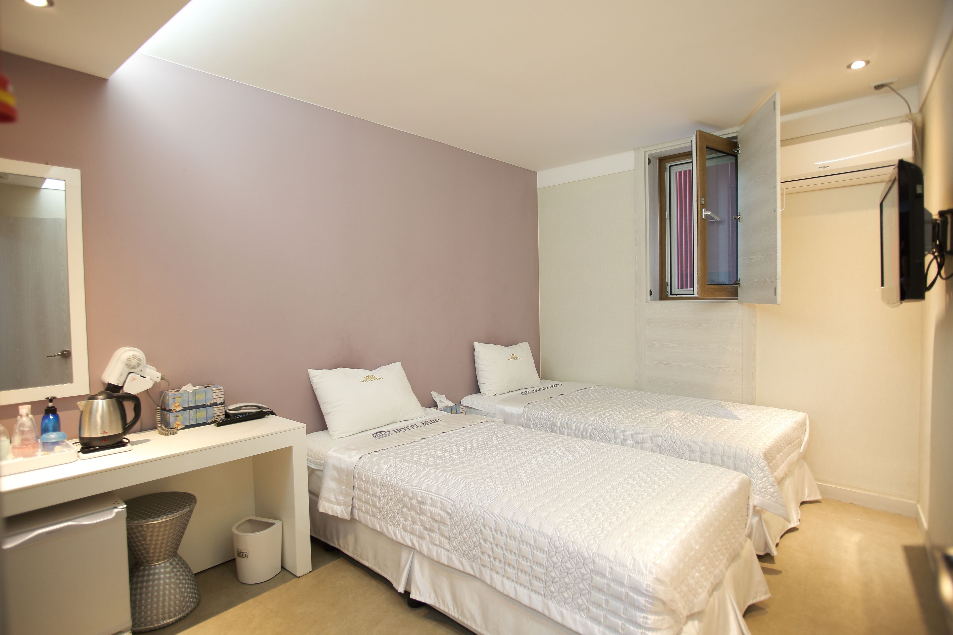 standard twin room | in-room safe, desk, soundproofing, iron/ironing board