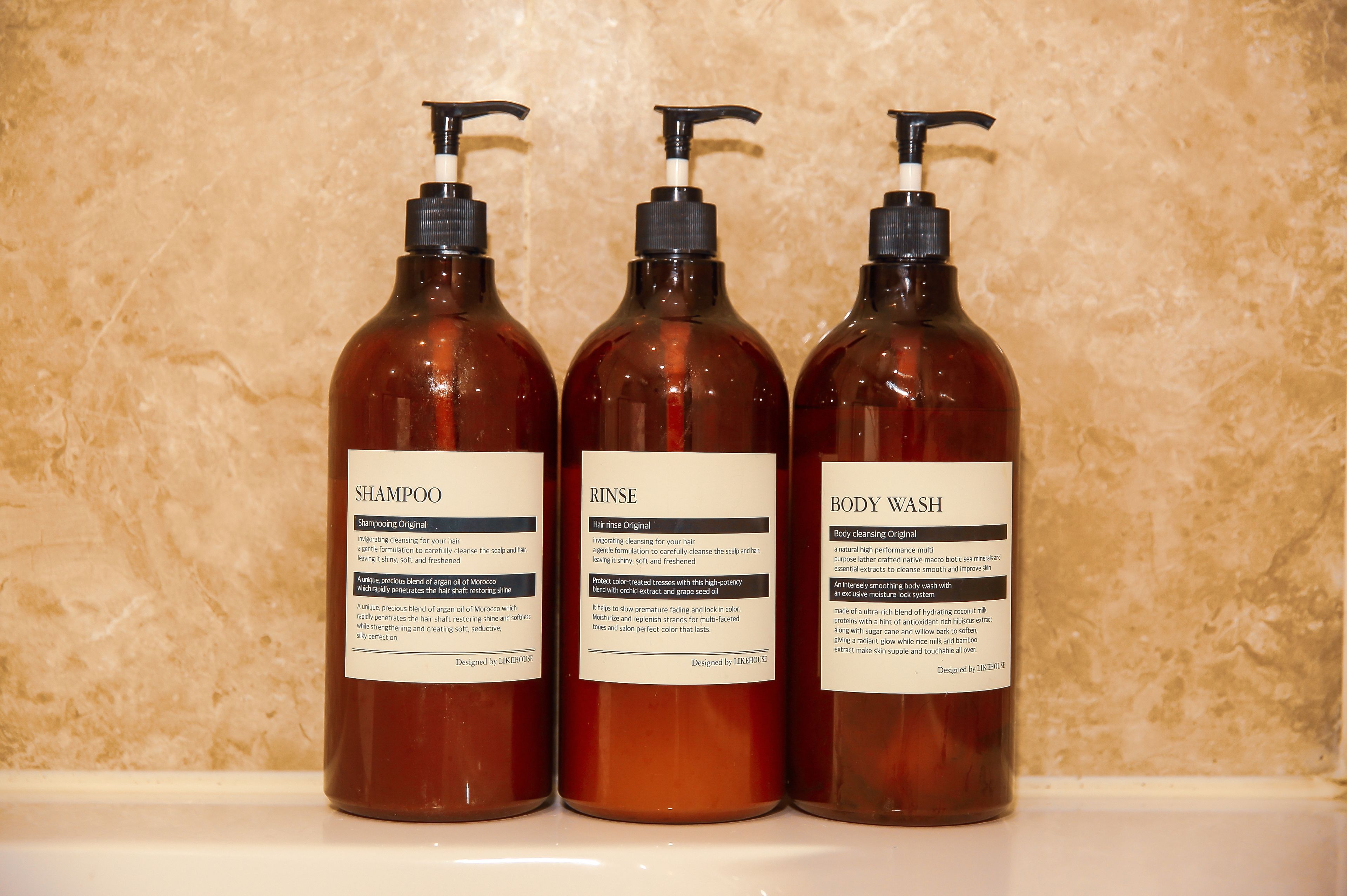 deluxe double room | bathroom | shower, free toiletries, hair dryer, towels