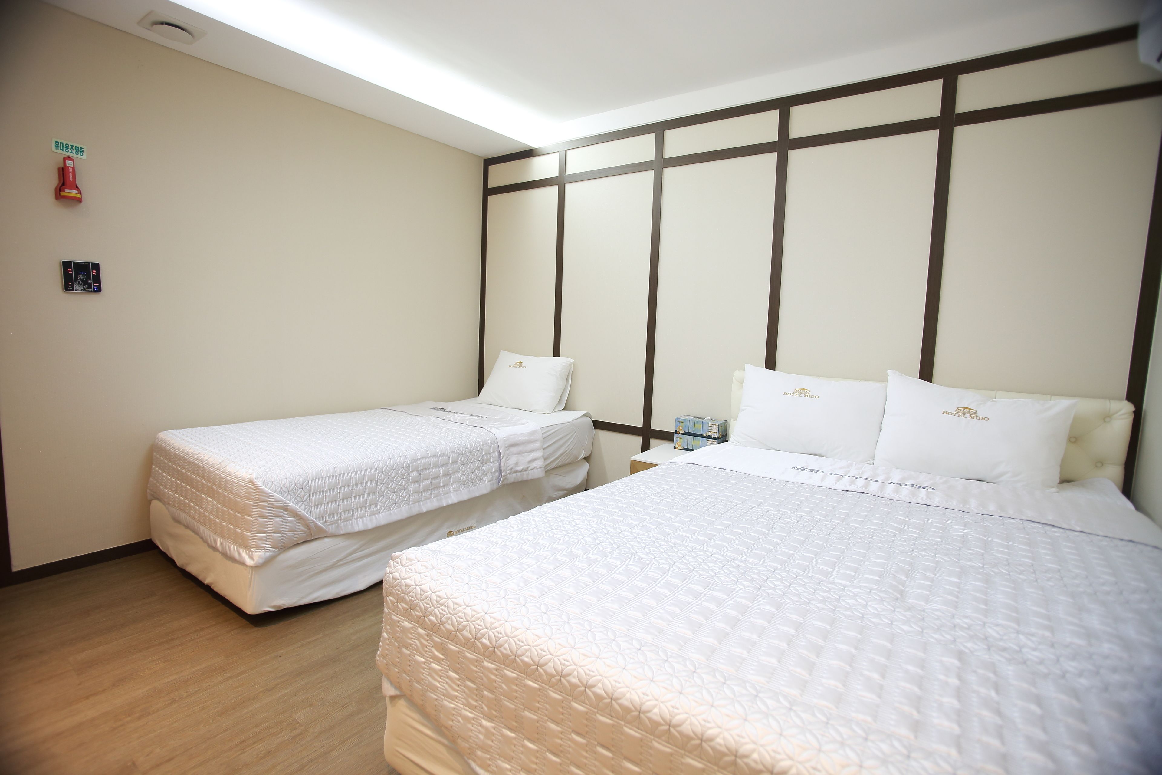 triple room | in-room safe, desk, soundproofing, iron/ironing board