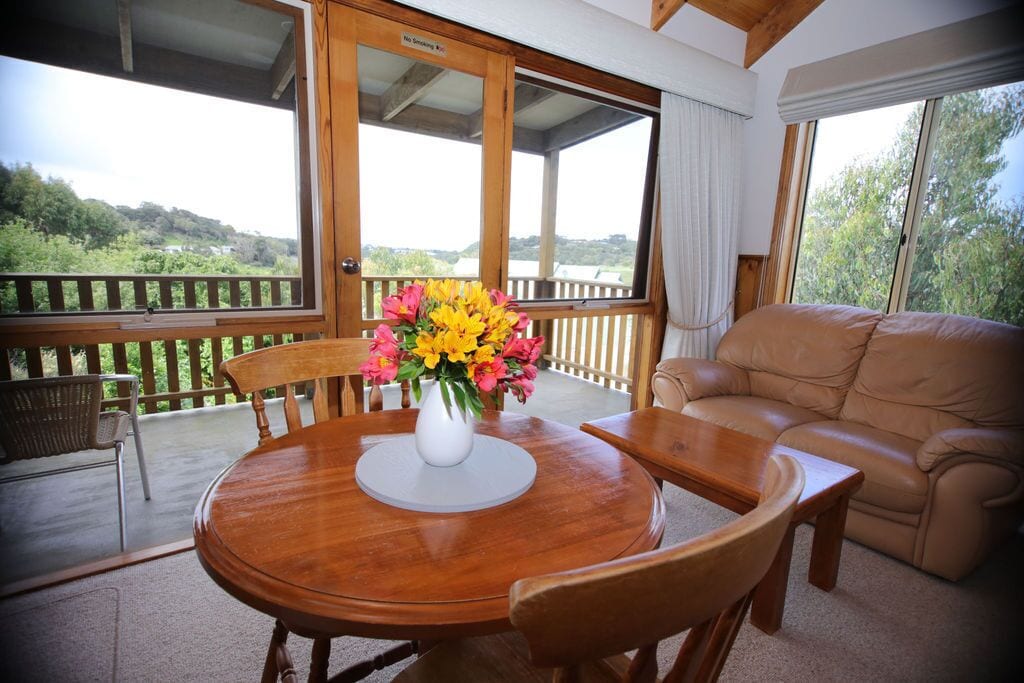 Suite, Whirlpool | Essbereich im Zimmer