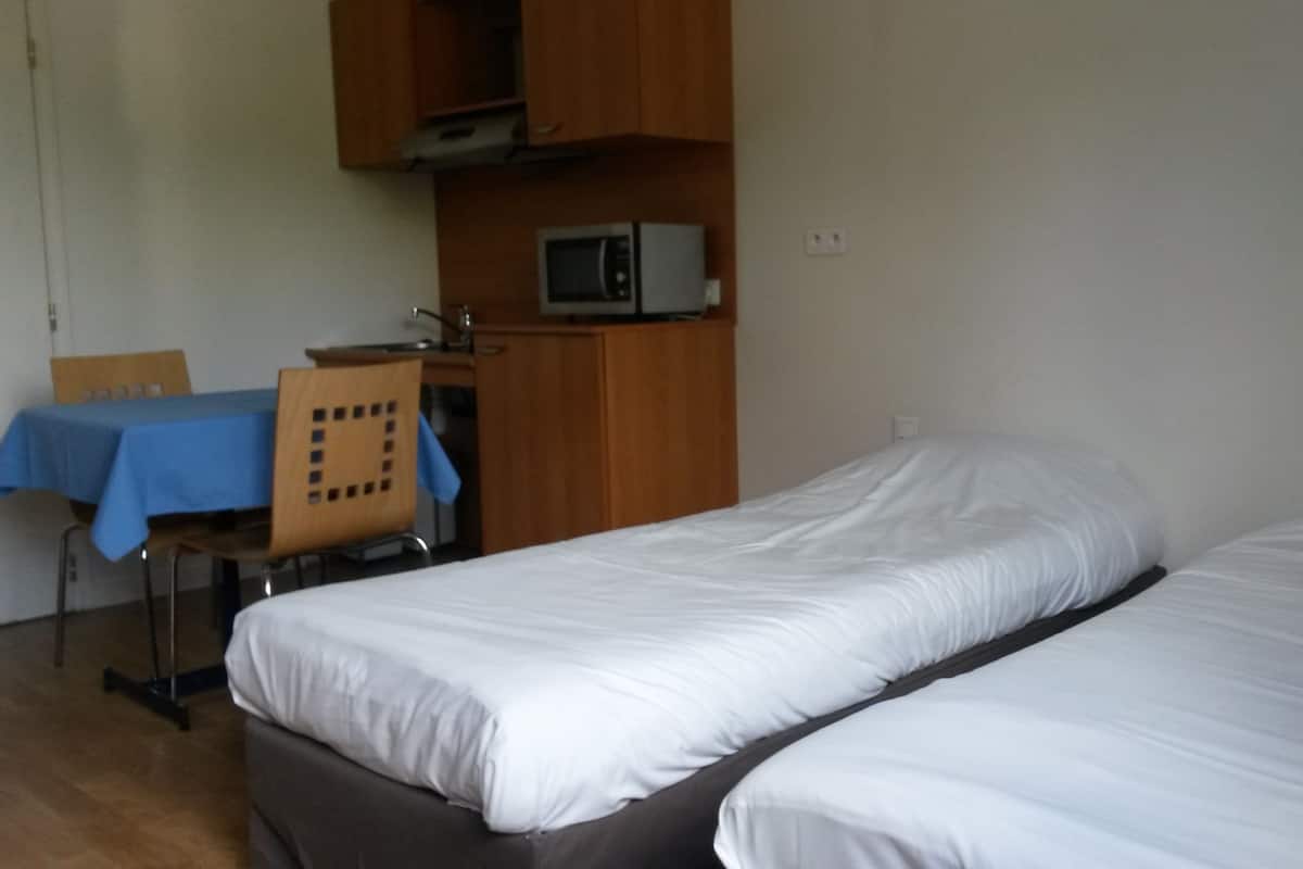 Basic Studio | Free WiFi, bed sheets