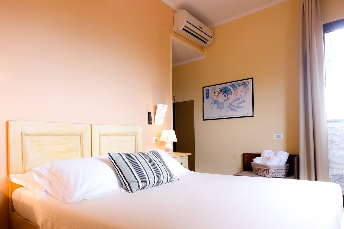 Minibar, in-room safe, individually decorated, individually furnished