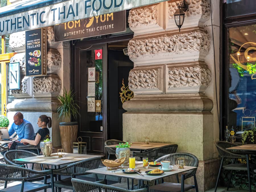 Breakfast, lunch, dinner served; Thai cuisine