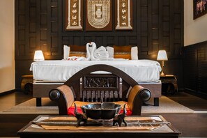 Minibar, in-room safe, desk, free WiFi - Andrássy Thai Hotel (Budapest)