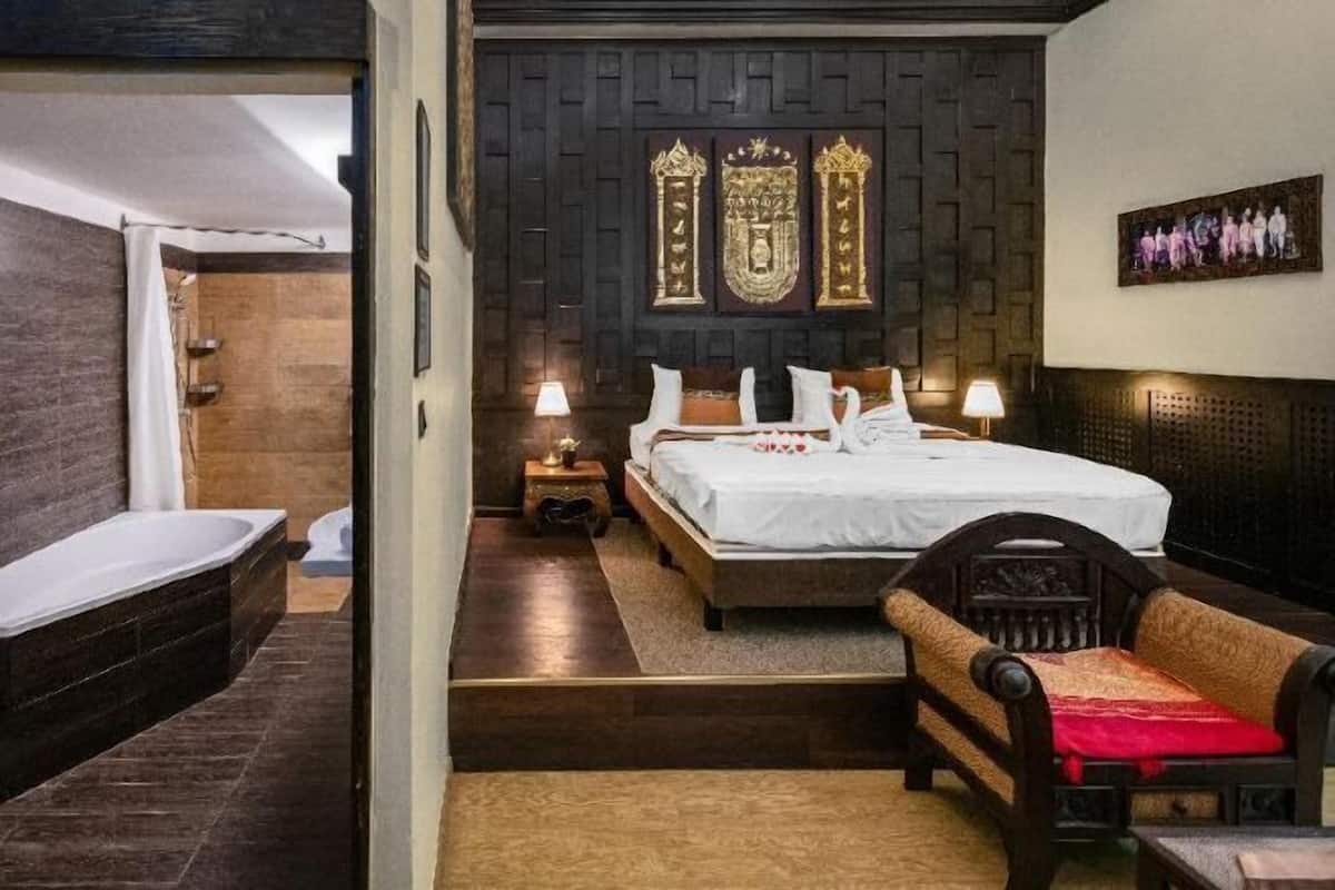 Minibar, in-room safe, desk, free WiFi