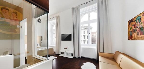 Flat-screen TV - Andrássy Thai Hotel (Budapest)