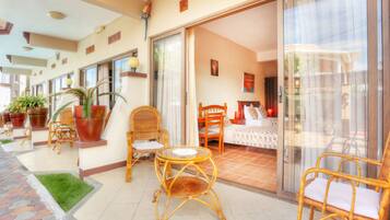 Family Room | Terrace/patio