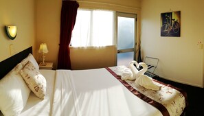 Suite, 1 Bedroom, Accessible | Blackout drapes, soundproofing, cribs/infant beds, free WiFi - Ann’s Volcanic Motel (Rotorua)