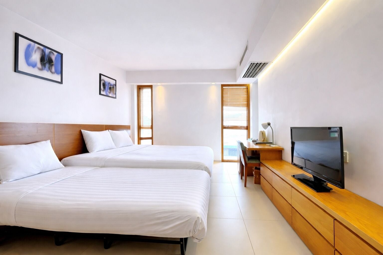 Deluxe Triple Room, Multiple Beds, City View | Hypo-allergenic bedding, free minibar items, in-room safe, desk