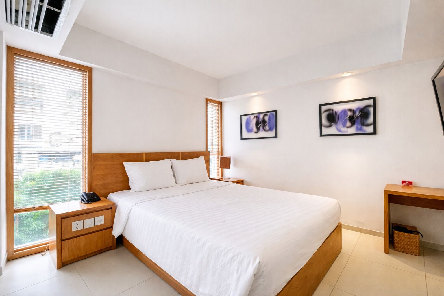 Superior Double Room, City View, Mountain View	 | Hypo-allergenic bedding, free minibar items, in-room safe, desk